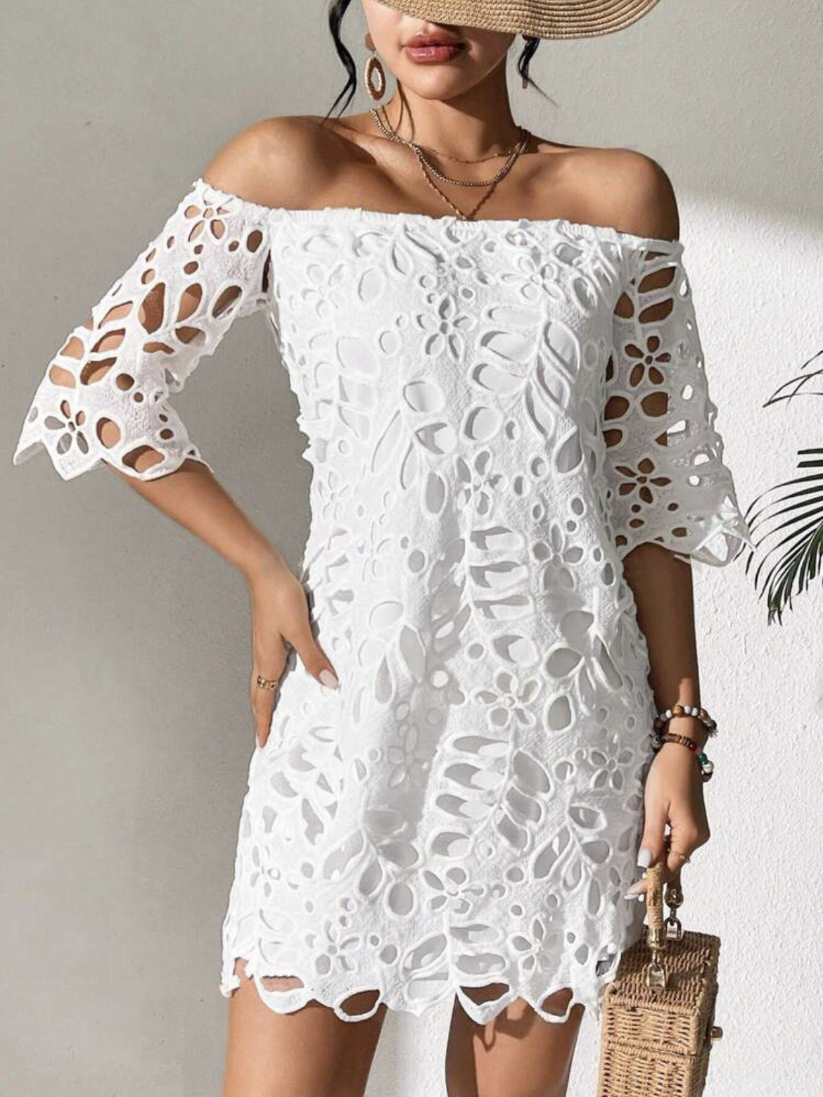 2024110300 Solid color lace dress with strapless shoulder cutout